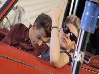one direction - kiss you